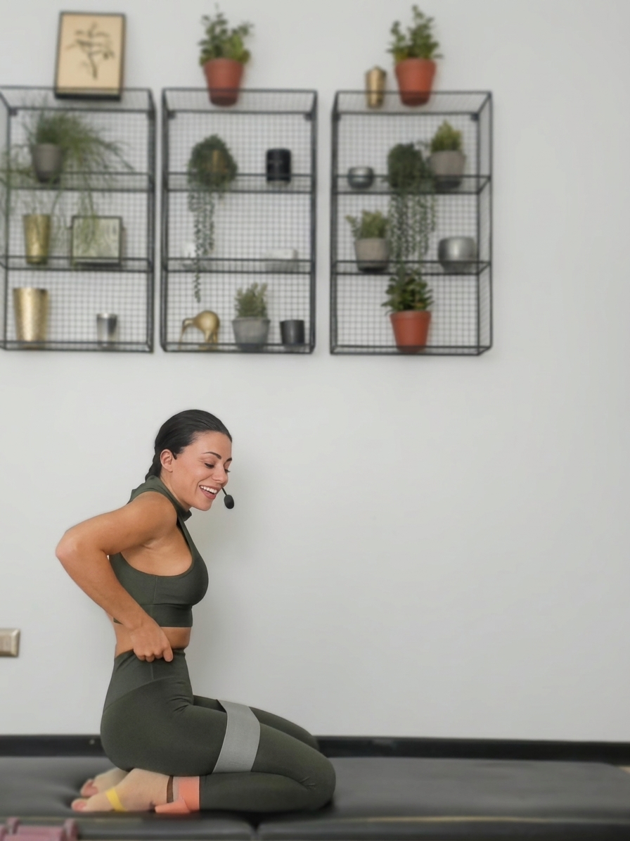 Pilates Intermedio: Abdomen y Postura Bajo Impacto · 45 min